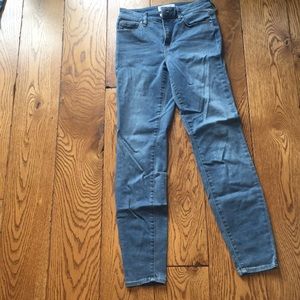 “High rise skinniest” stretchy denim style jeans